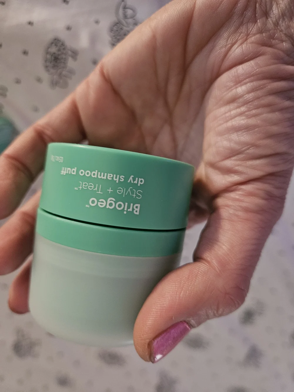 Briogeo Style + Treat Dry Shampoo Puff - Mint Green